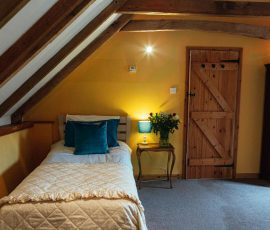 Author: Emma Stoner
Aperture: 6
Camera: Canon EOS 5D Mark III
Iso: 1600
Copyright: Emma Stoner Allensdown Barn Bedroom