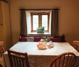 Author: Emma Stoner
Aperture: 4
Camera: Canon EOS 5D Mark III
Iso: 1600
Copyright: Emma Stoner Allensdown Barn Dining Room