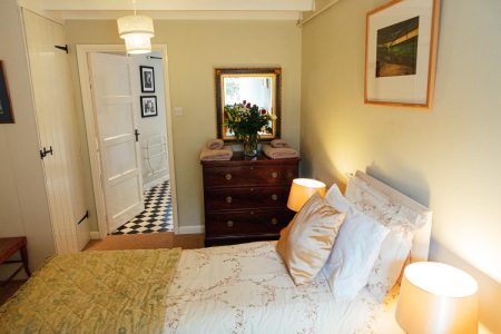 Author: Emma Stoner
Aperture: 5
Camera: Canon EOS 5D Mark III
Iso: 1600
Copyright: Emma Stoner Luxurious Linen in Every Room
