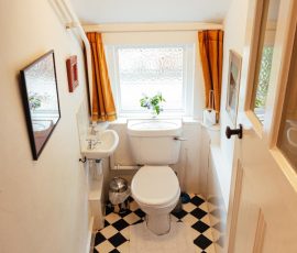 Author: Emma Stoner
Aperture: 6
Camera: Canon EOS 5D Mark III
Iso: 1600
Copyright: Emma Stoner Private Toilet