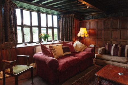 Author: Emma Stoner
Aperture: 5
Camera: Canon EOS 5D Mark III
Iso: 1600
Copyright: Emma Stoner Oak Paneling and Mullioned Windows in Drawing Room
