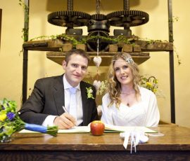 Aperture: 4
Camera: Canon EOS 5D Mark II
Iso: 3200 Lucy and Rich 16.06 (186)