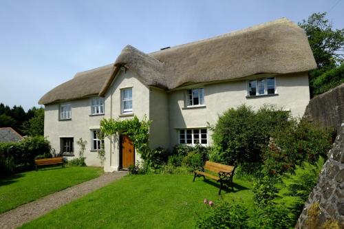 Pretty & Private Cottage Garden