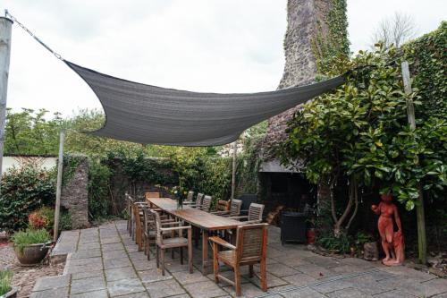 Secluded courtyard dining